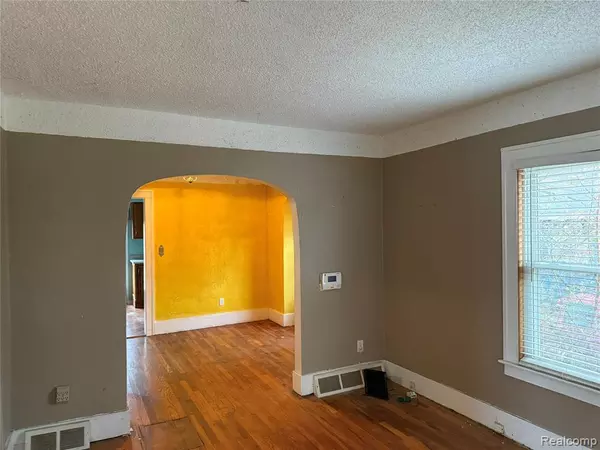 Pontiac, MI 48340,24 W Fairmount Avenue