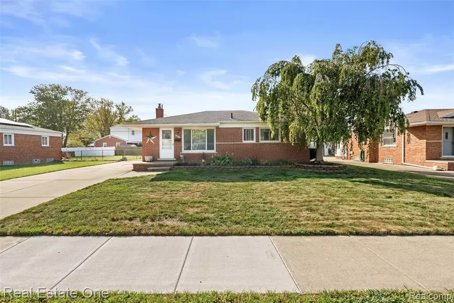 24820 Cottage Lane, Warren, MI 48089