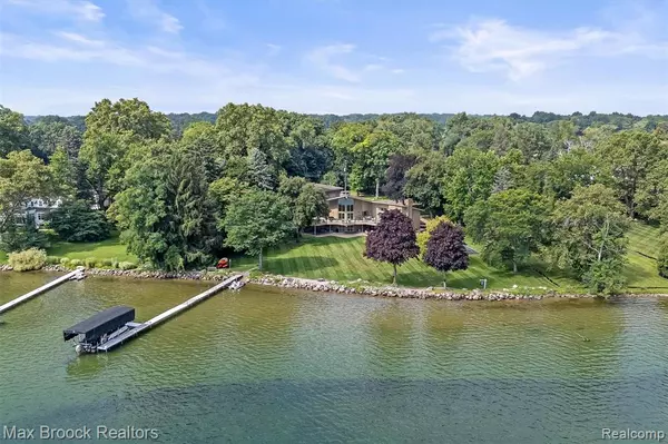 Orchard Lake Village, MI 48324,3333 W Shore Drive