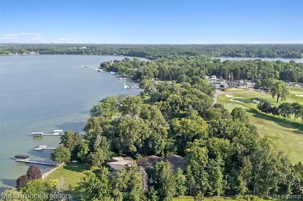 Orchard Lake Village, MI 48324,3333 W Shore Drive