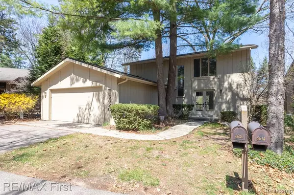 West Bloomfield, MI 48324,6620 RED CEDAR Lane