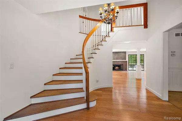 West Bloomfield, MI 48323,5353 W Bloomfield Lake Road