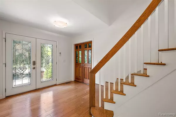 West Bloomfield, MI 48323,5353 W Bloomfield Lake Road