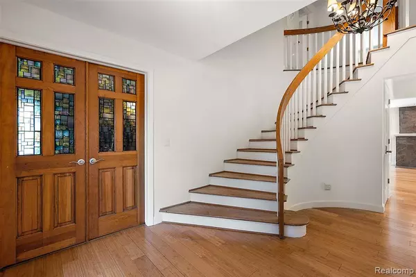 West Bloomfield, MI 48323,5353 W Bloomfield Lake Road