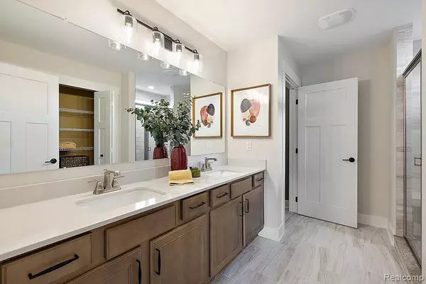 Shelby, MI 48315,13772 Stone Falcon N