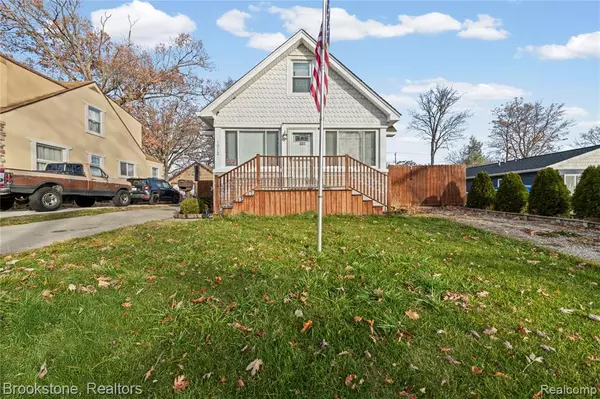 1012 La Salle Avenue, Waterford, MI 48328