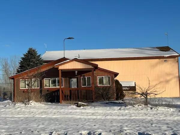 2470 Grange Hall Road, Fenton, MI 48430