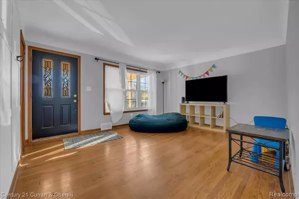 Livonia, MI 48150,9061 Oporto Street