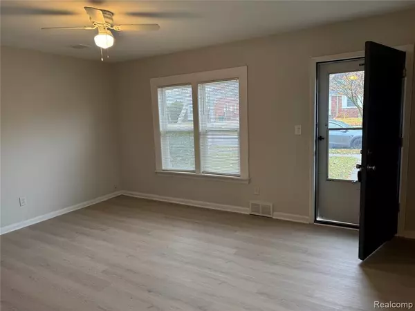 Harper Woods, MI 48225,18810 Roscommon Street