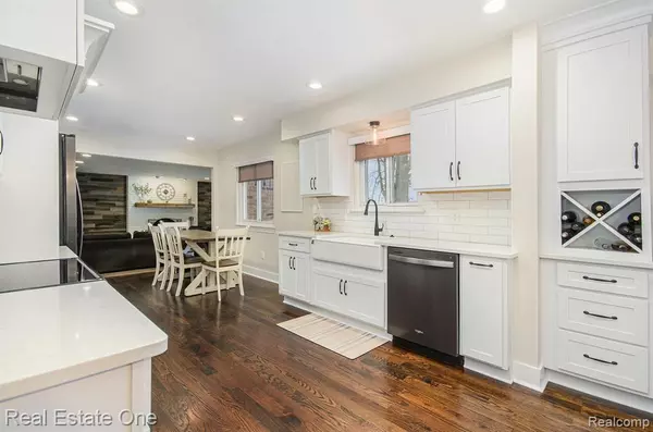 Troy, MI 48085,5395 English Drive