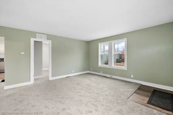 Mount Clemens, MI 48043,5 Second Street