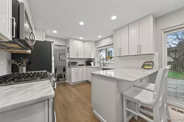 Troy, MI 48083,3960 Kings Point Drive