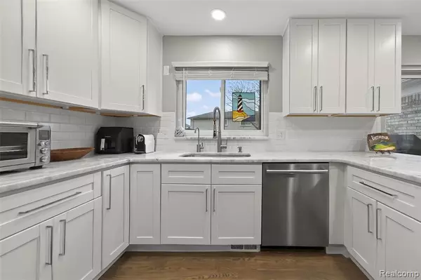 Troy, MI 48083,3960 Kings Point Drive