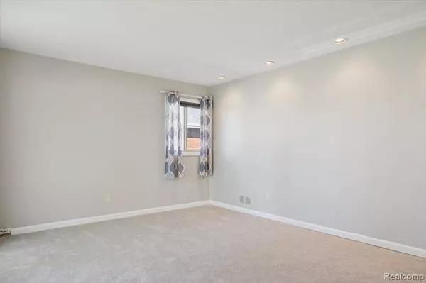 Dearborn Heights, MI 48125,4943 Pardee Avenue