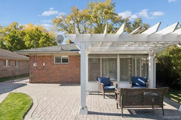 Dearborn Heights, MI 48125,4943 Pardee Avenue