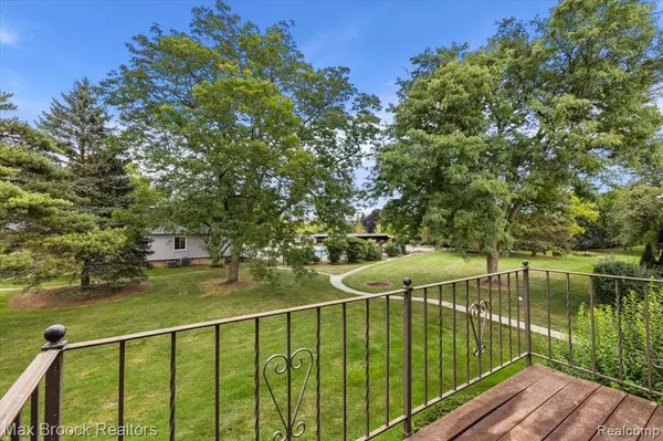 Bloomfield Hills, MI 48302,2383 Mulberry Square