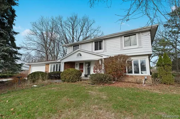 West Bloomfield, MI 48323,3092 Woodland Ridge Drive