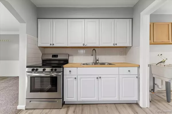 Eastpointe, MI 48021,24552 TUSCANY Avenue