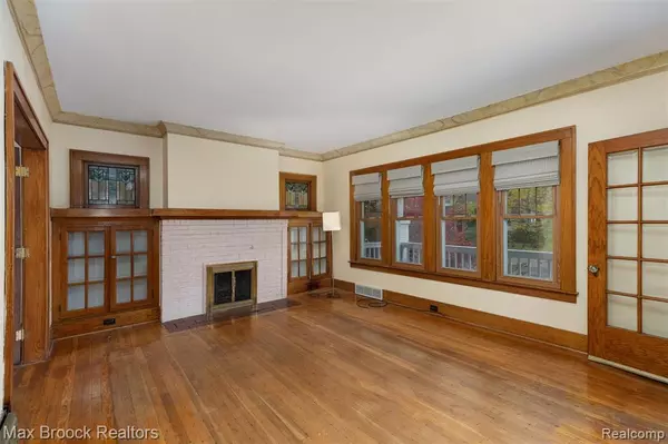 Grosse Pointe Park, MI 48230,1337 Wayburn Street