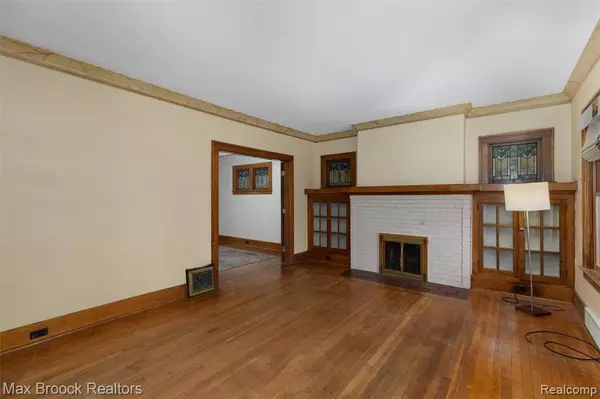 Grosse Pointe Park, MI 48230,1337 Wayburn Street