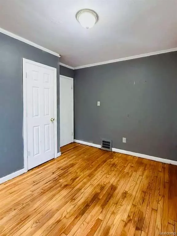 Detroit, MI 48228,9637 Auburn Street