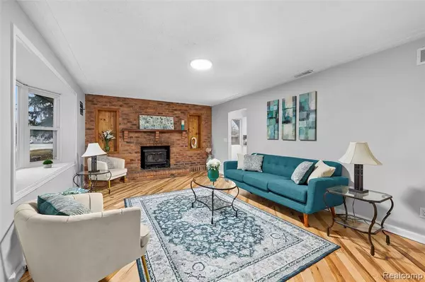 Redford, MI 48240,19151 Negaunee