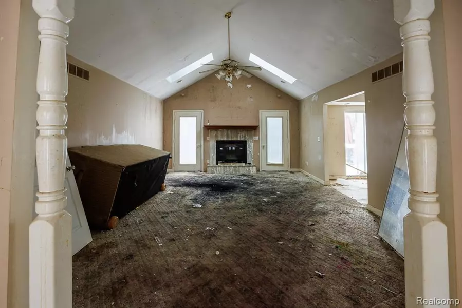 4394 N Center Road, Flint, MI 48506