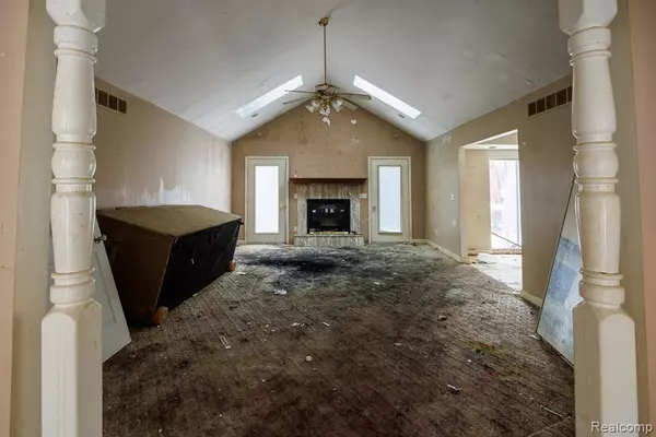 4394 N Center Road, Flint, MI 48506