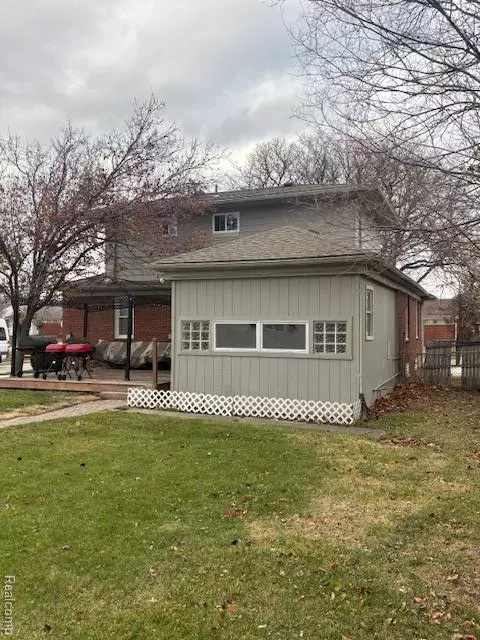 Saint Clair Shores, MI 48080,19806 Shady Lane Avenue