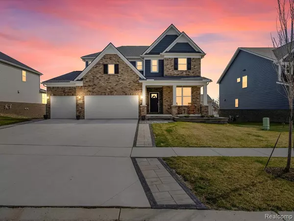 2735 TULIP Way, Commerce Twp, MI 48382