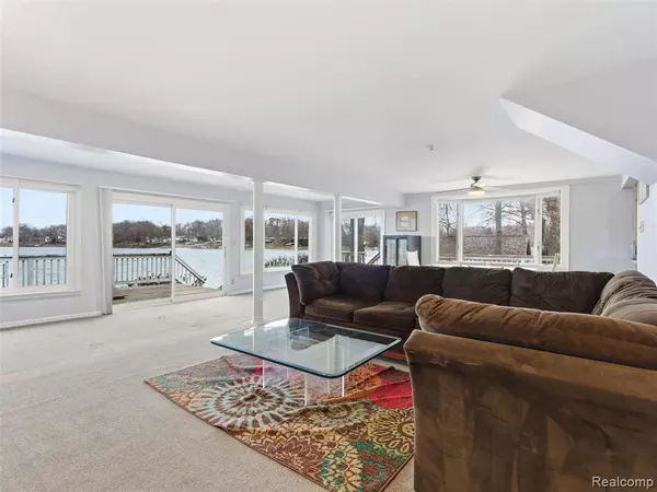 Waterford, MI 48328,1701 Eason