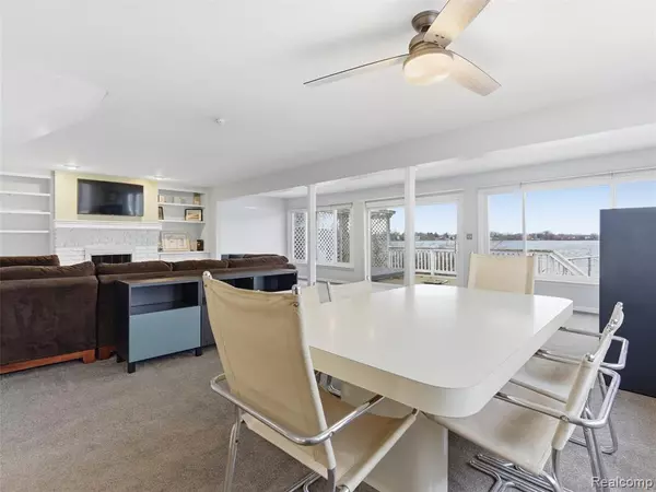 Waterford, MI 48328,1701 Eason