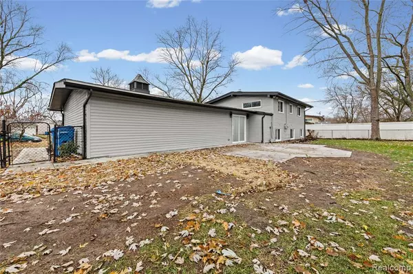 Waterford, MI 48329,3568 Warringham Avenue