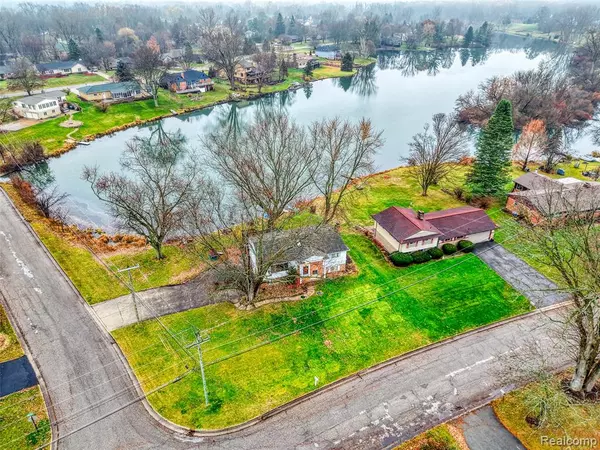 Brighton, MI 48114,11812 Waycross Road