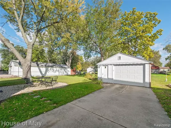 Troy, MI 48083,1674 Kirkton Drive