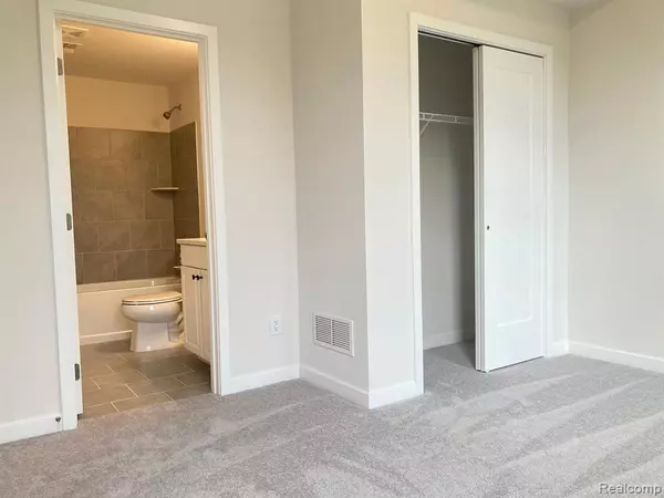 Ann Arbor, MI 48105,2908 RAYFIELD Avenue