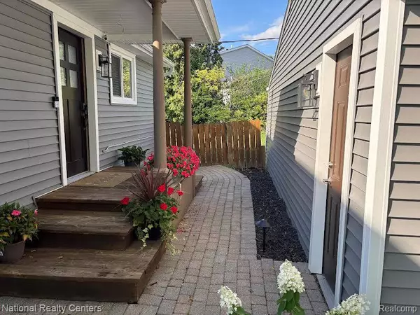 Waterford, MI 48328,1390 Bamford Drive