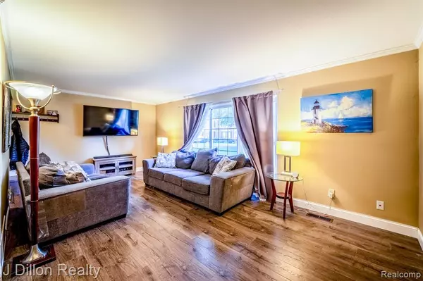 Bloomfield Hills, MI 48304,653 E Fox Hills Drive