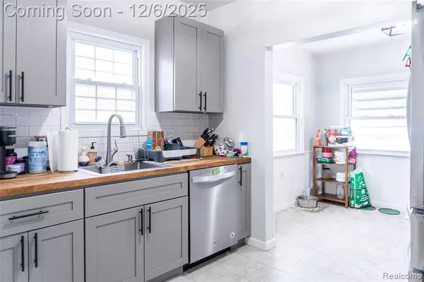 Eastpointe, MI 48021,22799 Oakwood Avenue