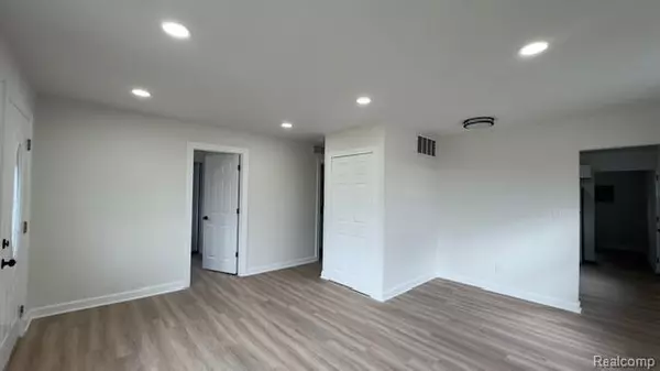 Wayne, MI 48184,5087 Hunt Street