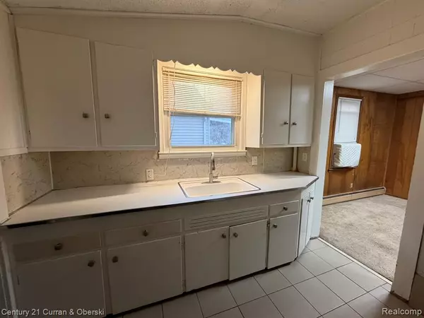 Dearborn Heights, MI 48127,5692 Highview Street