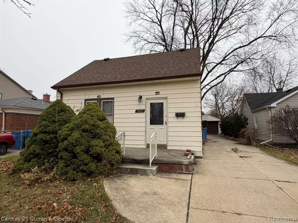 Dearborn Heights, MI 48127,5692 Highview Street