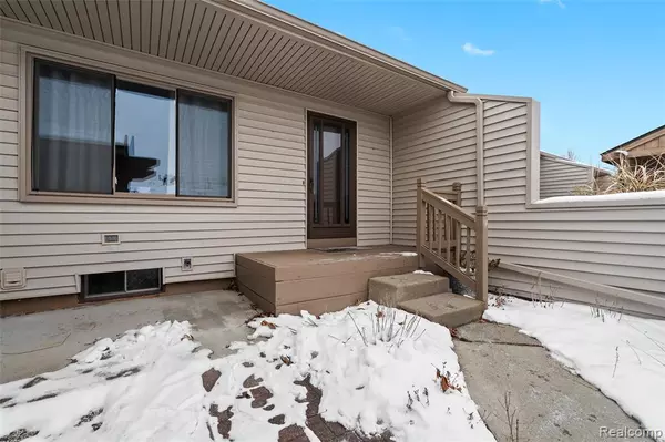 South Lyon, MI 48178,62072 Yorktown - Unit 4