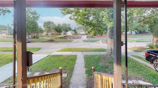 Grosse Pointe Woods, MI 48236,2002 Ridgemont Road