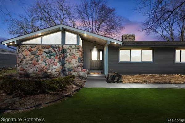 16615 Walcliff Drive, Clinton Twp, MI 48035