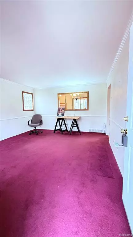 Saint Clair Shores, MI 48082,22332 Avon Street