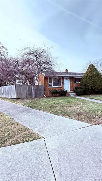 Saint Clair Shores, MI 48082,22332 Avon Street