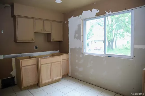 Detroit, MI 48228,7406 Rosemont Avenue