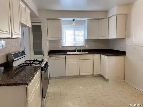 Southfield, MI 48075,20609 Westhampton Avenue