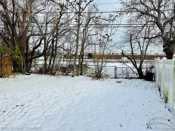 Hazel Park, MI 48030,23084 Berdeno Avenue